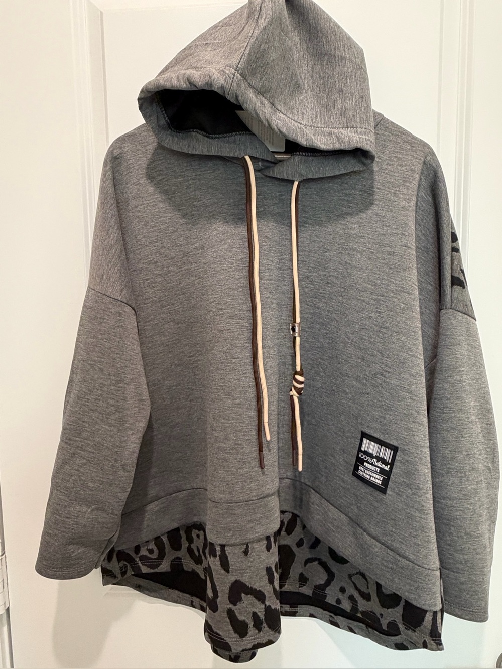 IT057 🇮🇹 Made in Italy Oversized Hooded Tunic Top – Gray & Black Animal Print